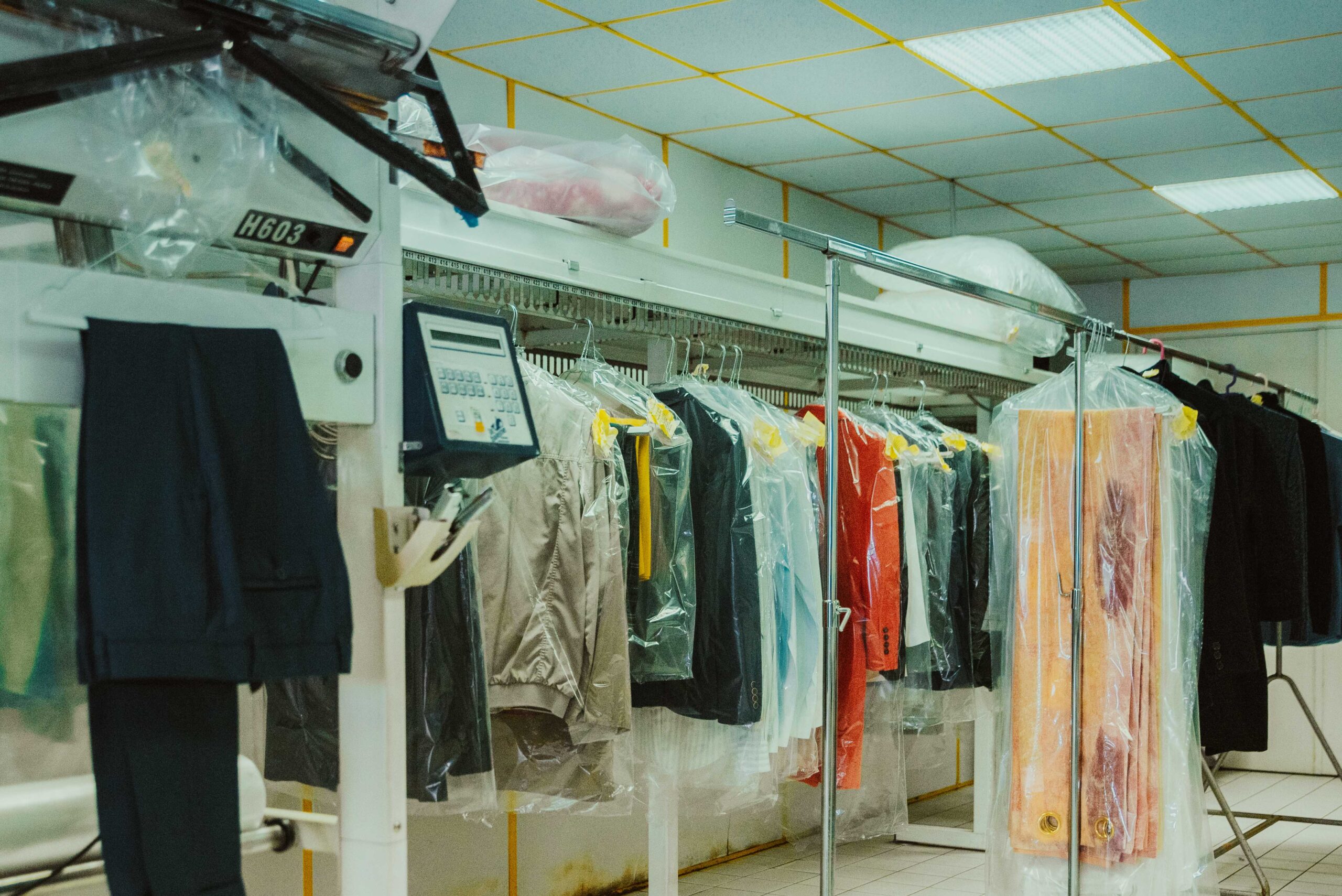 Portant de vêtements au pressing C’Clean